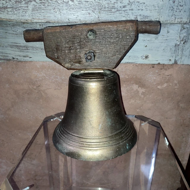 ANCIENNE CLOCHE RELIGIEUSE/AUTEL. Aux noms des 4 Évangélistes. En