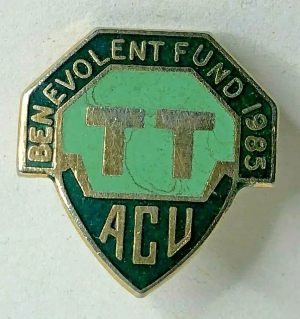 1985 Auto Cycling Union Isle of Man TT Benevolent fund enamel Badge 22 x 21 mm
