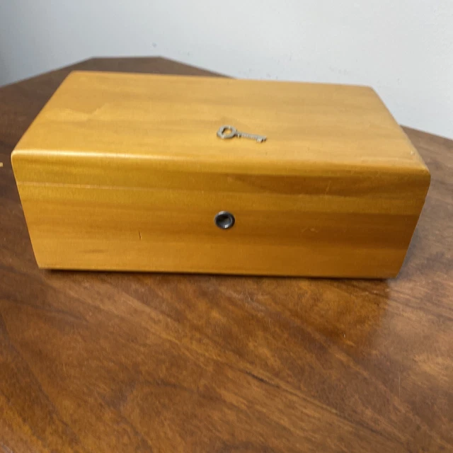 LANE CEDAR CHEST Jewelry Wooden Trinket Decorative Lock Box With Key