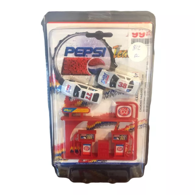 Golden Wheel Die Cast Metal Team Pepsi #19272C Gas Station Set With 2 Cars