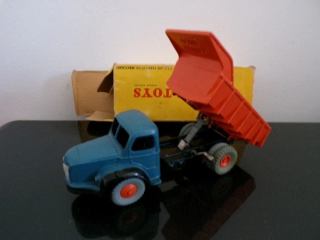 Grue Joustra N°911 Avec Benne Preneuse - Tôle Rouge - RARE En Boîte (63 Cm) - Avec Manques