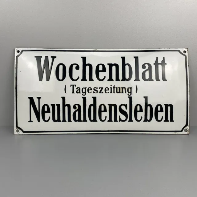 Originales Emaille-Schild "Wochenblatt (Tageszeitung) Neuhaldensleben", gewölbt