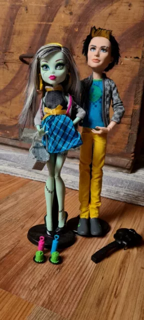 Monster High Picnic Casket Frankie Stein & Jackson Jekyll Doll 2-Pack