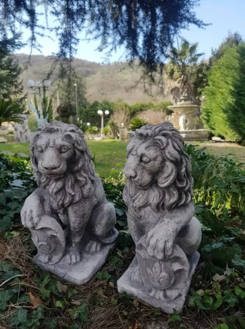 Coppia Di Leoni Leoncini Da Giardino Per Esterno In Cemento Marmo Pietra Statua