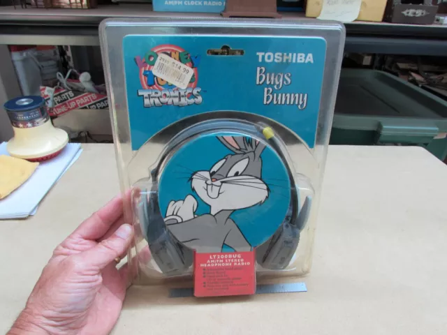 Vintage Bugs Bunny Transistor AM-FM Headphone Radio NEW in Box
