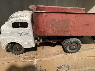 structo hydraulic dump truck
