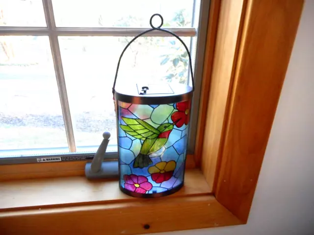 Hanging LED Metal + Glass SOLAR LIGHTED LANTERN HUMMINGBIRD MOTIF Excellent Cond