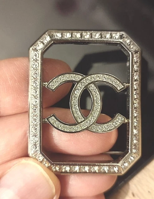 BROCHE CHANEL LOGO Cc Strass Crystal Metal Argente Silver Chanel