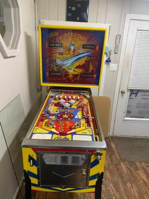 1979 Bally Supersonic Pinball Machine works great very clean