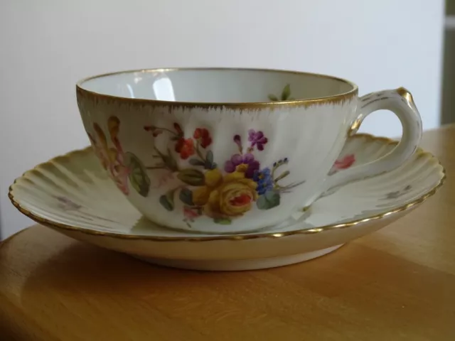 SARREGUEMINES 1 TASSE A CAFE THE ART NOUVEAU PORCELAINE fleurs de Saxe 1920