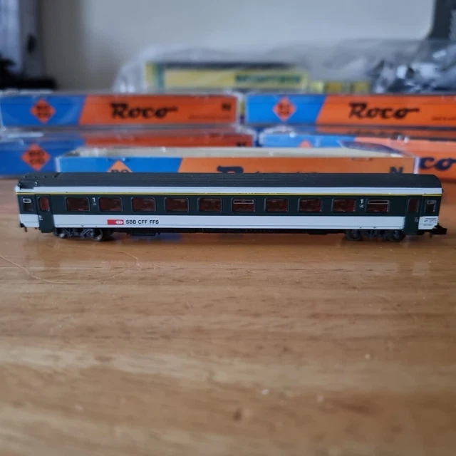 ROCO 24274 TYPE EW IV 1st class passenger car of the SBB £17.99
