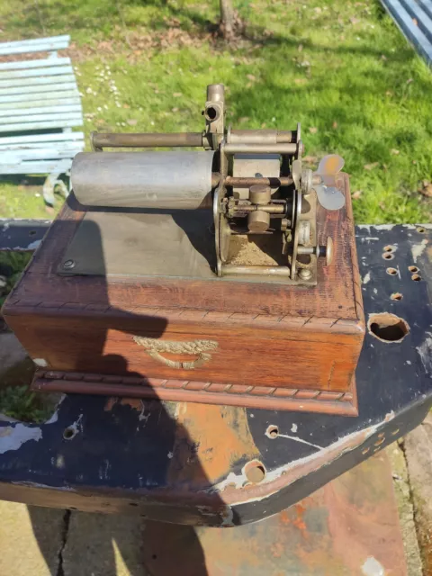 phonographe  modèle a identifier  graphophone ?