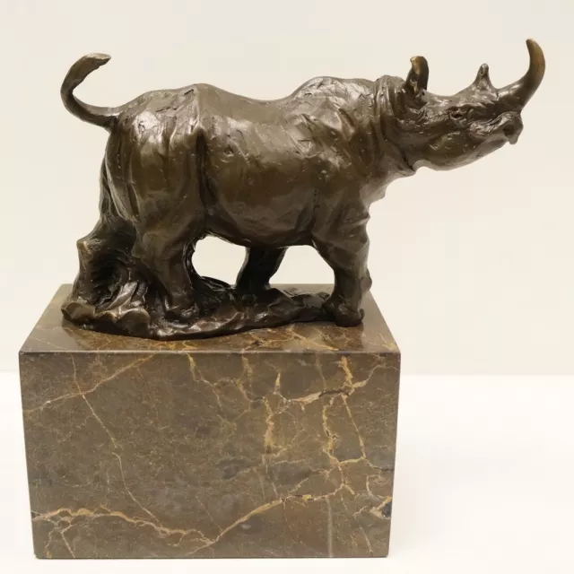 Estatua Rinoceronte Fauna Art Deco Estilo Art Nouveau Estilo Bronce sólido Firma
