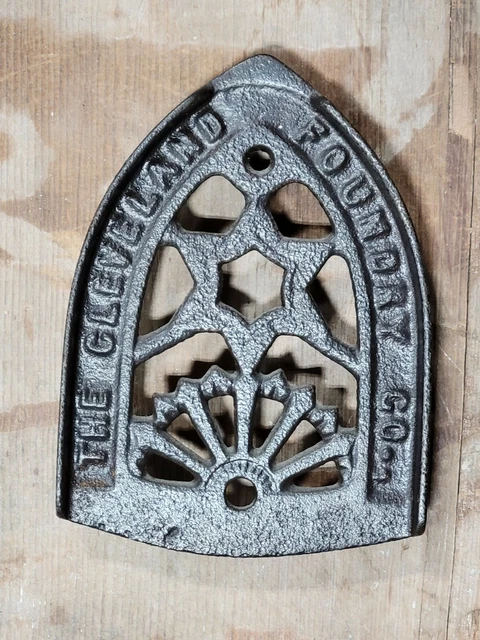 ANTIQUE CLEVELAND FOUNDRY No. 10 Sad Iron Heater $56.99 ANTIQUE CLEVELAND FOUNDRY No. 10 Sad Iron Heater $56.99