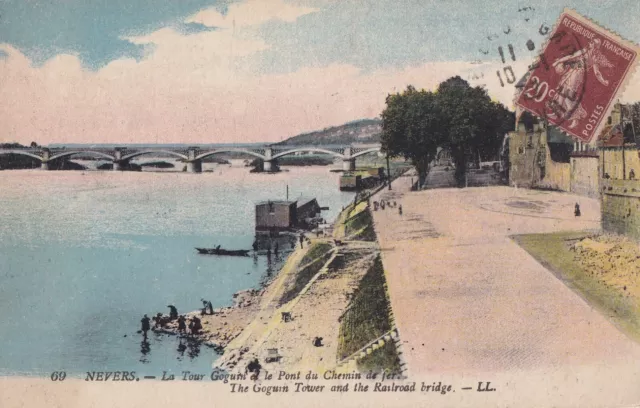 Carte postale ancienne postcard NEVERS NIEVRE 69 LL lavandières timbrée 1922
