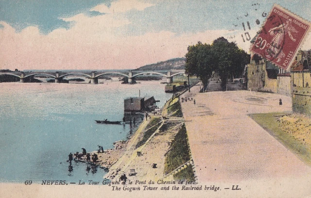 Carte postale ancienne postcard NEVERS NIEVRE 69 LL lavandières timbrée 1922