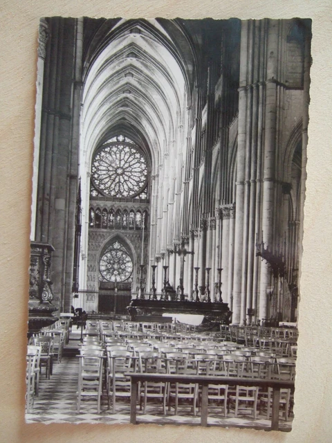 Cpa Reims (51) Interieur De La Cathedrale. La Grande Nef. Vers Le Portail.