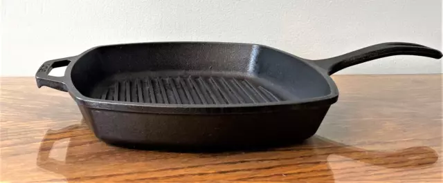 Lodge USA Cast Iron Grill Pan/Skillet- Large 10" Square Griddle-8SGP Seasoned