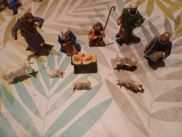 Sammlung Lot Konvolut Krippenfiguren 11 Stück Kunststoff 12 cm um 1950 / 1960