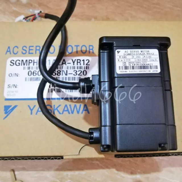 ONE New Yaskawa SGMPH-01A2A-YR12 Servo Motor