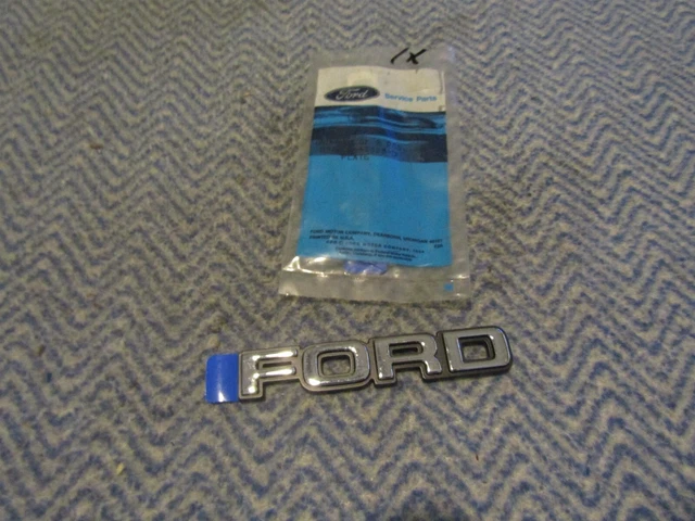 Emblème De Coffre Plastique Neuf Pour Ford 1950-1951 - Référence OA-7042514-B, Marque A.B.S, à Fixer à L'arrière