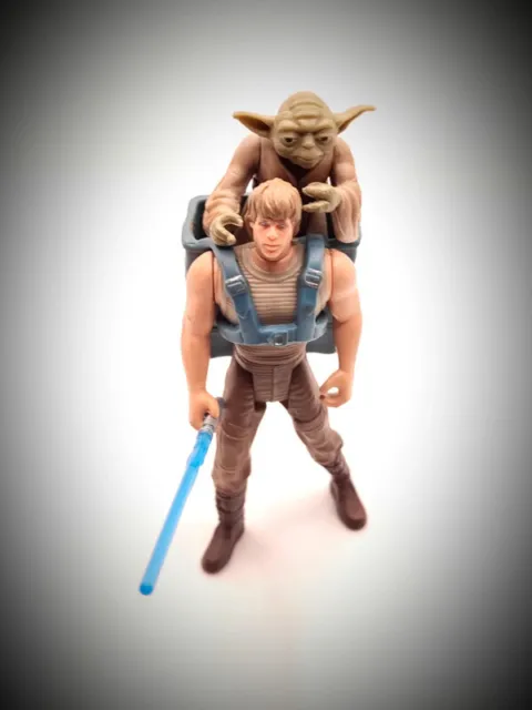 Star Wars The Mandalorian - Peluche électronique The Child Bébé Yoda de 20  cm - La Grande Récré