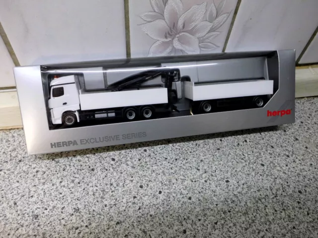 Herpa MB Actros 11 Bigspace Baustoff HZ mit Palettenkran