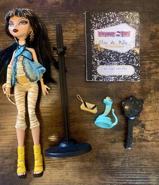 MONSTER HIGH RARE Cleo De Nile Doll First Wave With Accessories And