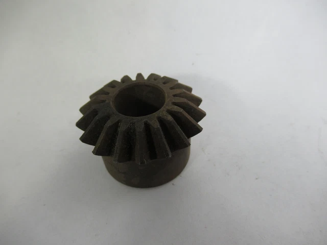 Boston Gear L102Y Mitre Gear 1-1/4"Hub Dia. 5/8"ID 18T 12 Pitch USED
