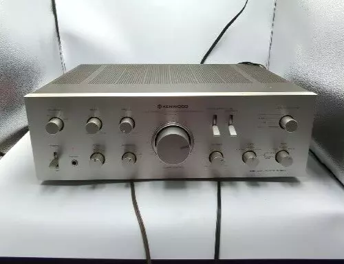 Kenwood KA-601 High Speed DC Integrated Amplifier Stereo Power Amp. powers on