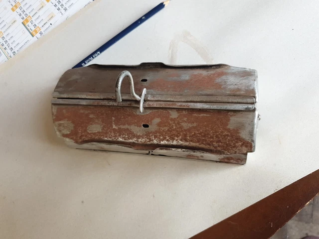Ancienne boite outil en métal peugeot pour velo ou mobylette années 50-60 - Équipements vélos