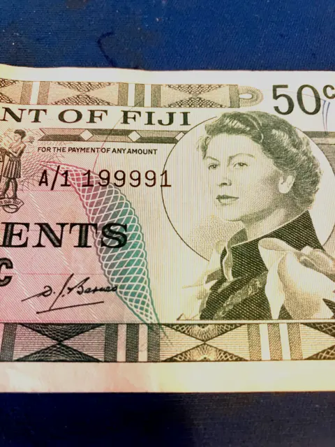 GOVERNMENT OF FIJI 50CENT BANKNOTE PALINDROME NOA/1 199991 signed Ritchie/Barnes