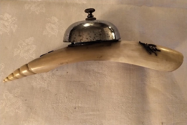 OBJET ANCIEN DE curiosité : très ancienne sonnette corne sculpté