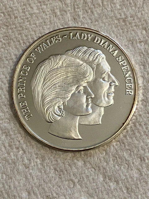 HALLMARKED SILVER MEDALLION Marriage Of Charles And Diana 1981 Pure hallmarked-silver-medallion-marriage-of-charles-and-diana-1981-pure