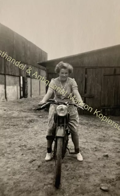 orig. Foto Motorrad Oldtimer alte Fotografie um 1955 Dame Frau