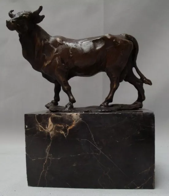 Estatua Tauro Fauna Art Deco Estilo Art Nouveau Estilo Bronce sólido Firmado