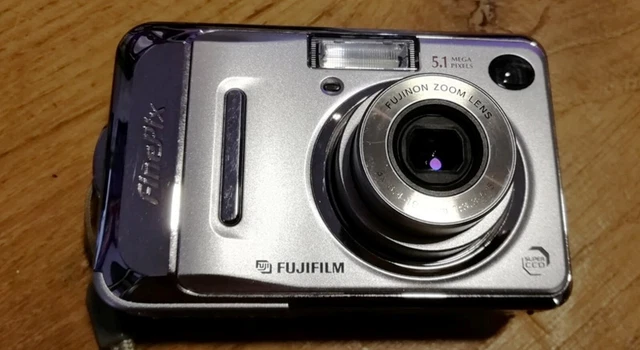 Appareil photo numérique vintage, joli FUJIFILM FINEPIX A500, 5,1Mp - Japon 2006