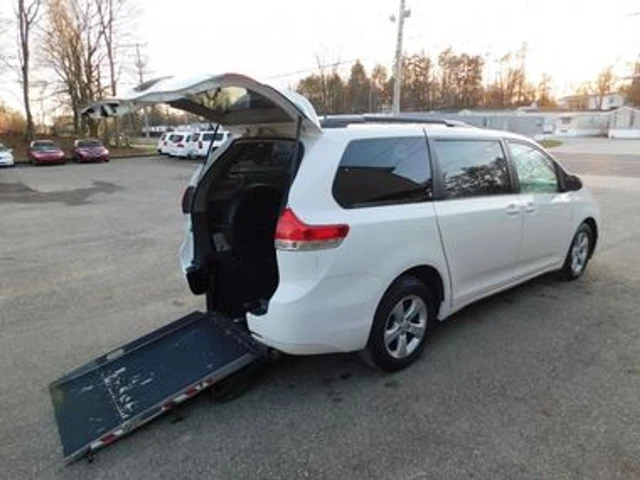 2013 Toyota Sienna handicap wheelchair rear entry van