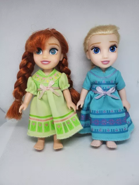 Disney Frozen Queen Elsa & Princess Anna Dolls, Deluxe Petite 6" Dolls