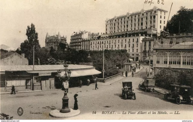 12898 cpa 63 Royat - La Place Allard et les Hôtels