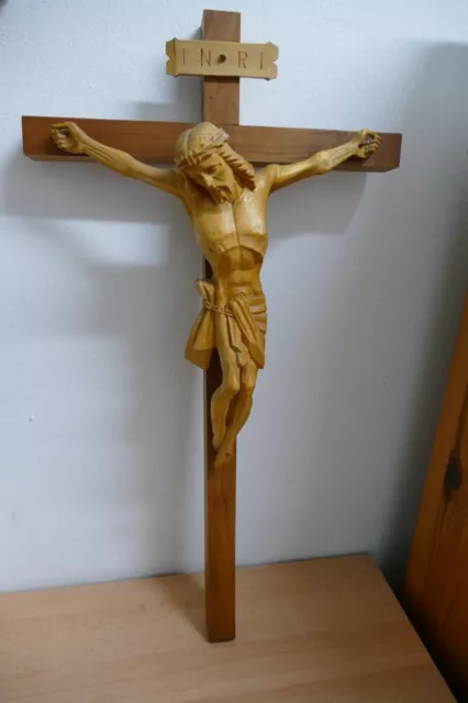 großes Holzkreuz Kruzifix Jesus Christus  am Kreuz  64 cm x 33 cm