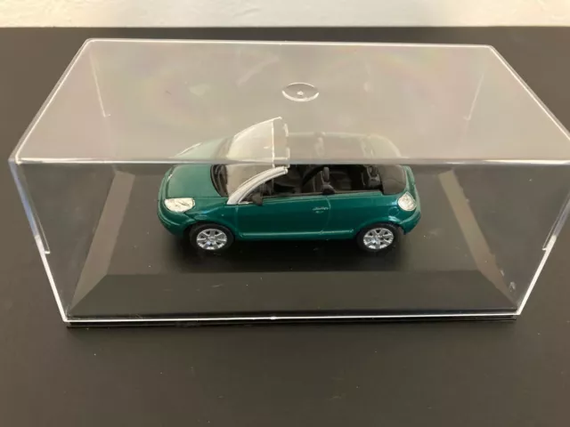 1/43 Norev Citroen C3 Pluriel  vert métal TBE dans une boite vitrine comme neuve