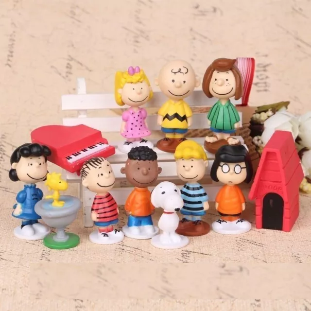 Peanuts Charlie Brown Snoopy & Friends Playset 12 Figures Cake Topper Toy Set