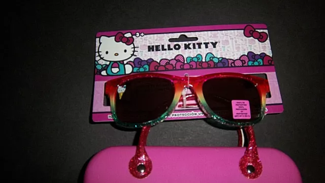 Kids Girls HELLO KITTY Sunglasses and Carrying Case Set Age 3+ 3