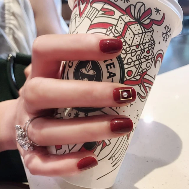 RUNRAYAY French Tip Press On Nails Kurz – Coffin-Form Mit Rotem Herz-Design, Glänzend, 24 Künstliche Nägel Inkl. Kleber & Feile