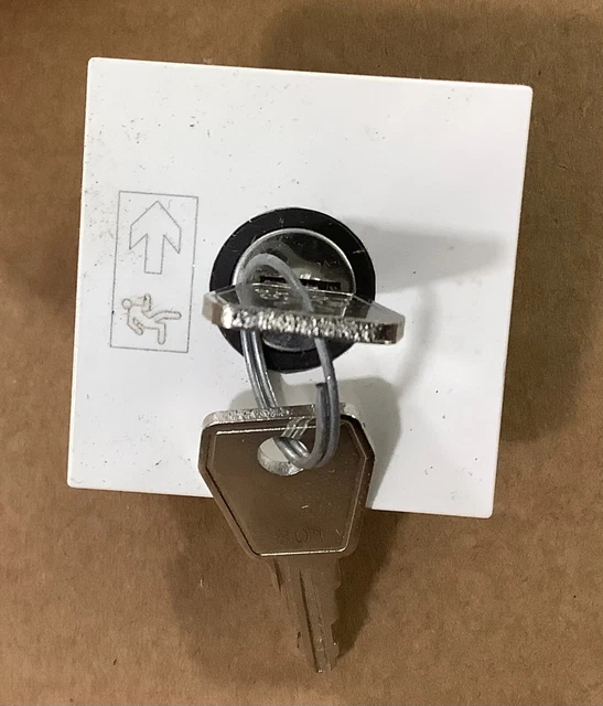 Interrupteur à clé Legrand 766 30 pour commande de baes
