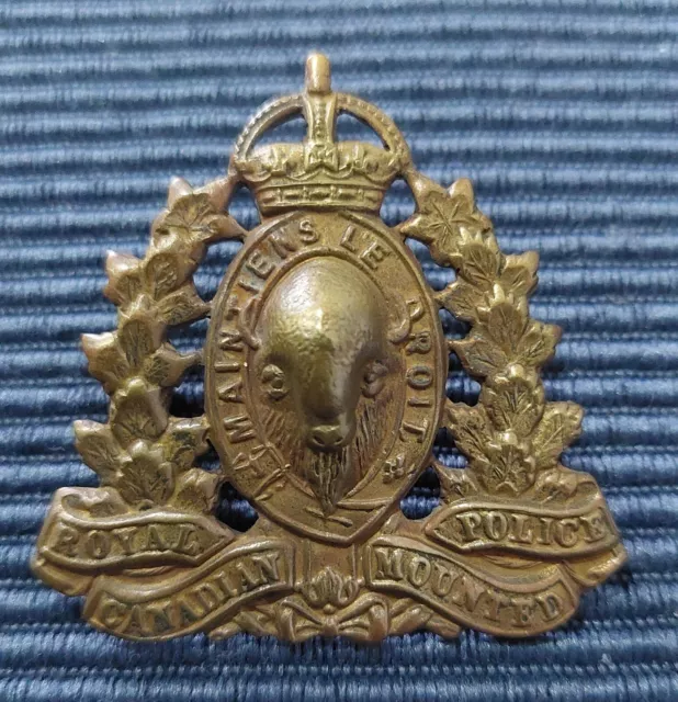 vintage RCMP badge. Royal Canadian Mounted Police . Cap badge. ww2.  1944