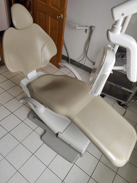 Adec 511 Dental Chair Ultra Leather with LED Light A-Dec Adec 511 Dental Chair Ultra Leather with LED Light A-Dec