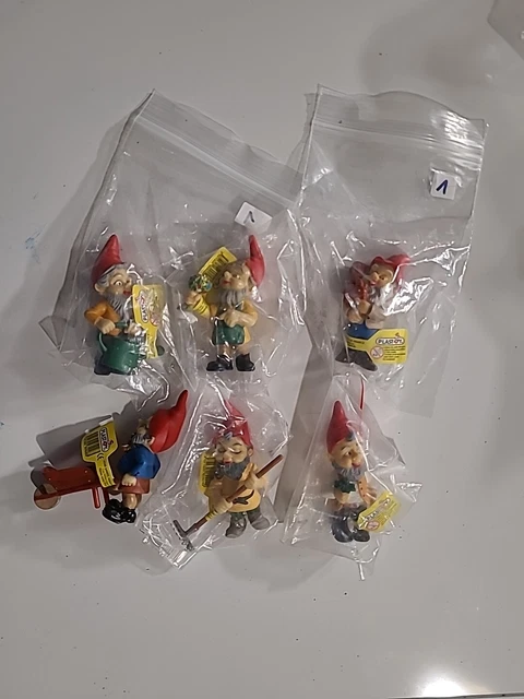 Lot De 50 Figurines De Passagers 1:50 + 6 Bancs De Train - Peint à La Main, Détails Réalistes Pour Maquettes Ferroviaires