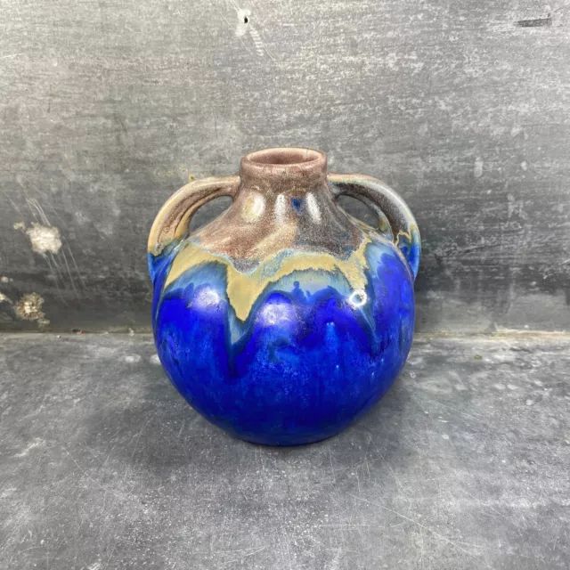 Vase boule à double anses en grès flammé bleu et beige, céramique d’art, ca 1930 2